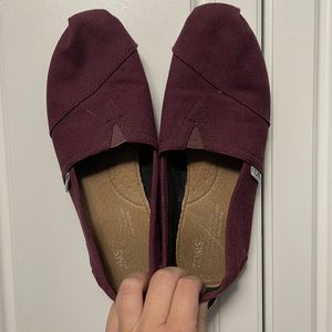 Size 7 maroon toms